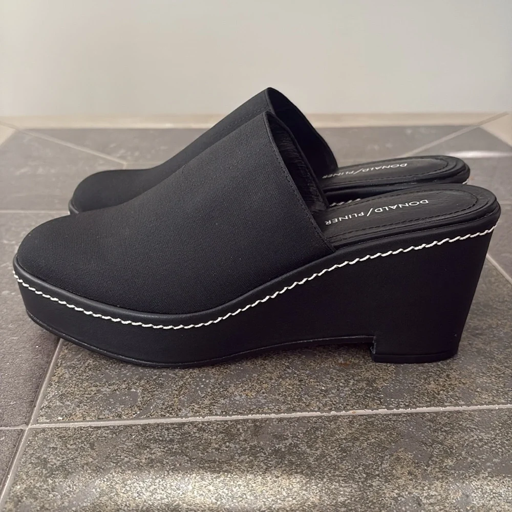 Donald Pliner Corsica Black Platform Shoes Size 10.
